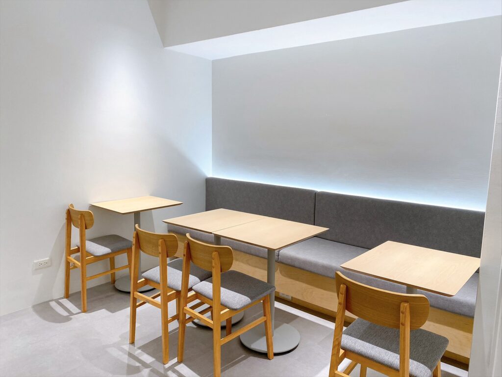 CAFE!N 至聖門市三樓沙發座位區